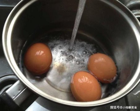 煮鸡蛋冷水下锅还是热水